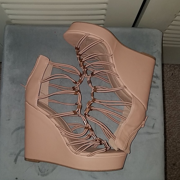 Spring time Wedge Sandals - Picture 2 of 5